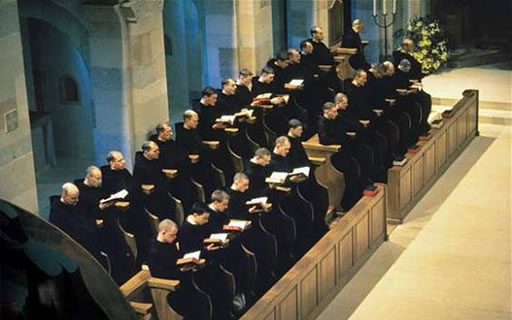 Vigilantes de la noche... la vida de los monjes benedictinos